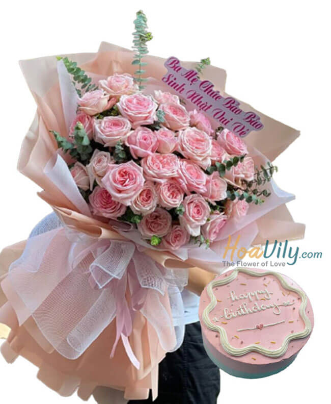 Hoa và bánh kem sinh nhật màu hồng dễ thương