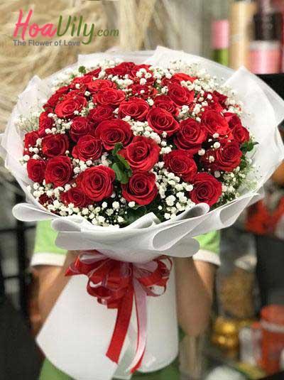 Bó hoa hồng đỏ kết hợp hoa baby