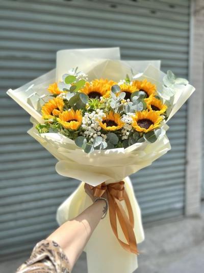 Hoa tặng tốt nghiệp - Món quà ý nghĩa và độc đáo để chúc mừng
