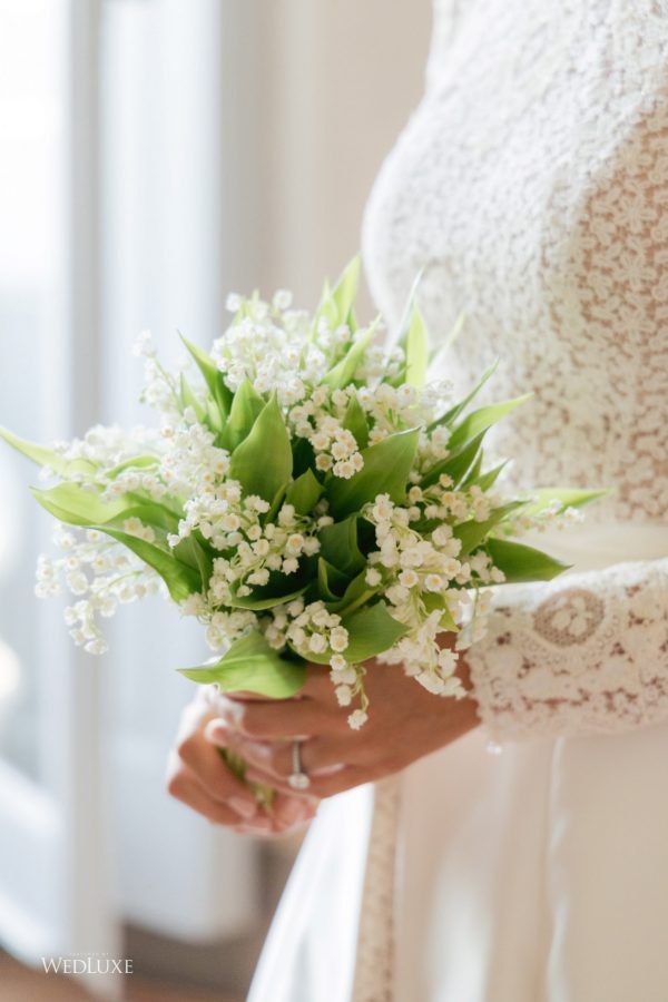 Hoa cưới linh lan trắng mang đến một vẻ đẹp trang nhã cho cô dâu