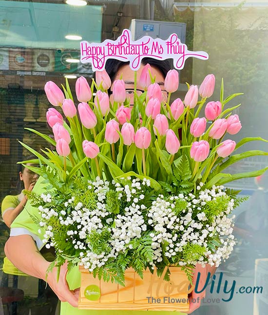 Hộp hoa tulip hồng lãng mạn