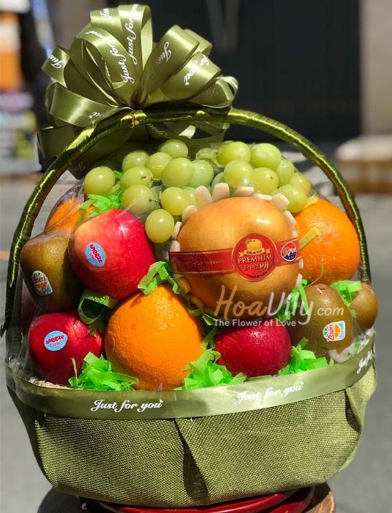 Giỏ quà trái cây biếu tặng giáo viên nam vô cùng ý nghĩa