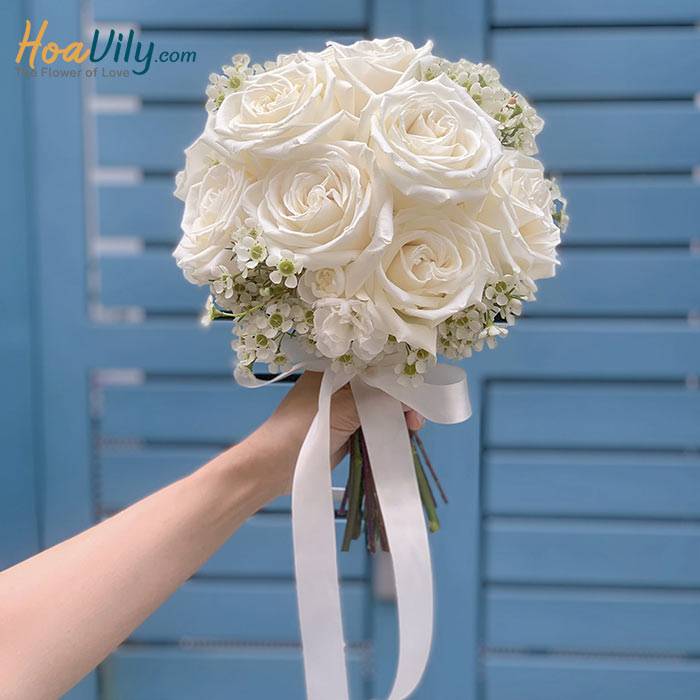 Nổi bật xu hướng bó hoa hồng trắng cầm tay cô dâu mùa đông 