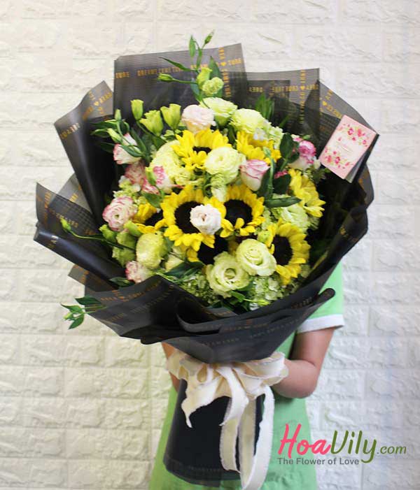 Mẫu hoa bó đại biểu tại cửa hàng quận Tân Bình