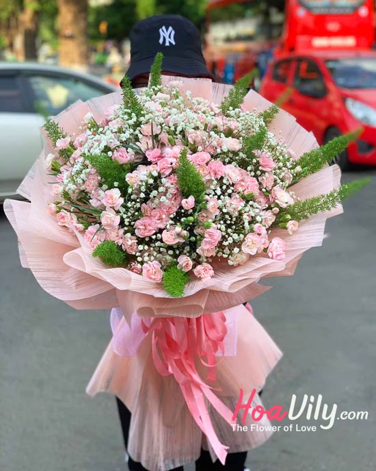 Hoa baby phối hợp với hoa cẩm chướng tạo thành bó hoa tuyệt đẹp
