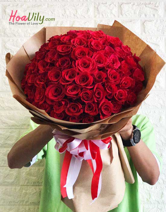 Hoa hồng đỏ thể hiện tình yêu còn mãnh liệt với người yêu cũ