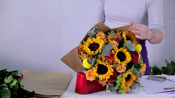Bí quyết bó hoa hướng dương tặng tốt nghiệp dễ dàng