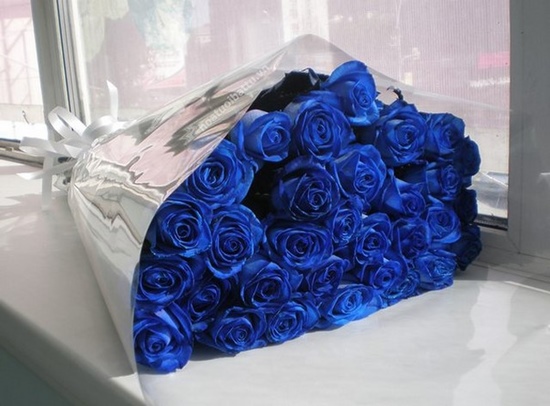 Mỗi bông hoa hồng xanh có thể tươi mãi từ 3 – 5 năm
