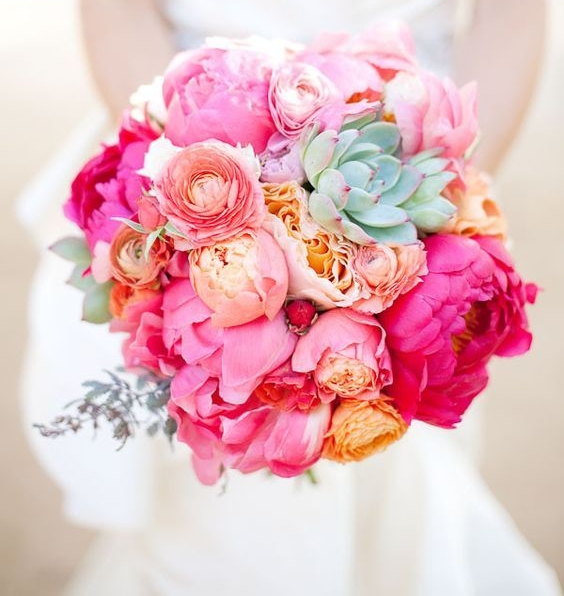 Bó hoa mẫu đơn cầm tay cô dâu tone hồng 