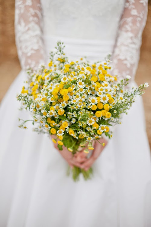 Hoa cưới cầm tay cô dâu 2022 với phong cách nhẹ nhàng
