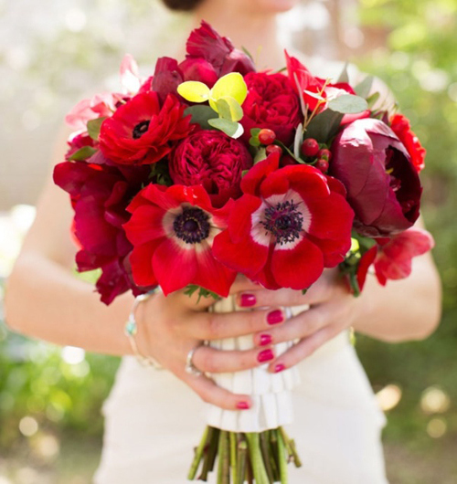 Hoa cưới cô dâu cầm tay kết hợp từ nhiều loài hoa khác