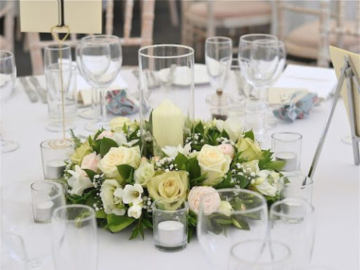 Mẫu hoa để bàn trang trí tiệc cưới của Hoa Vily