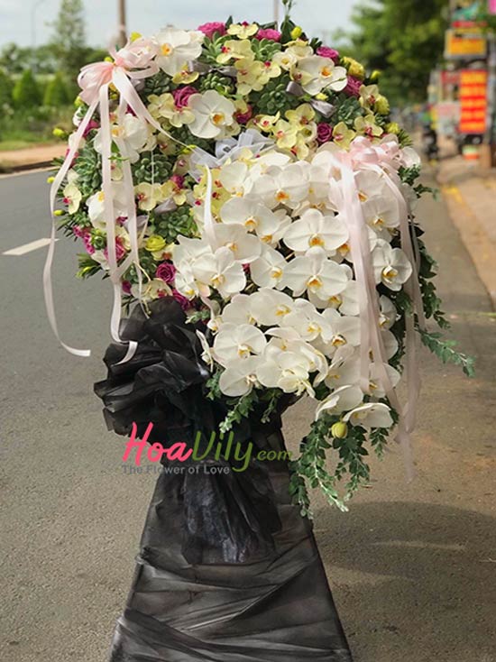 hoa chia buồn tại shop hoa thị trấn Quế, huyện Kim Bảng Hà Nam