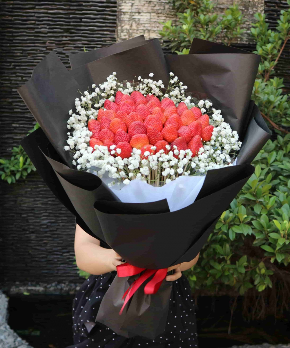 Liên hệ shop bán hoa bó dâu tây uy tín TPHCM