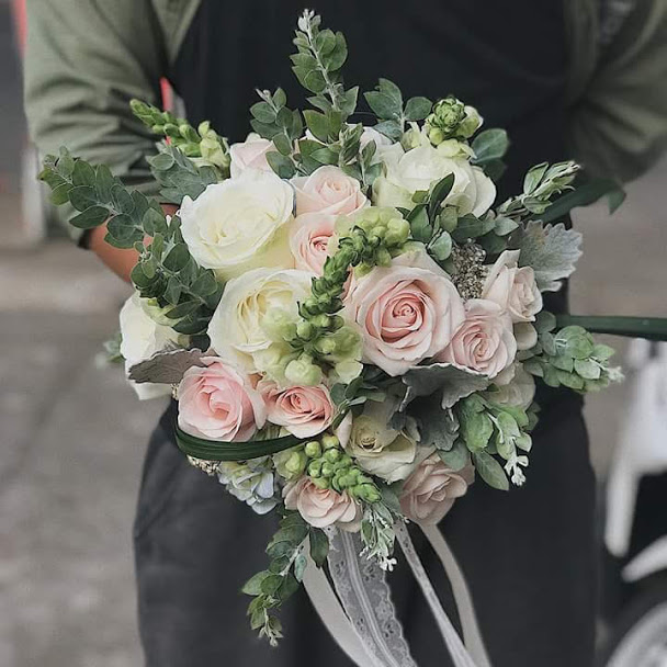 Bó hoa cưới tone màu nhẹ nhàng đẹp nhất